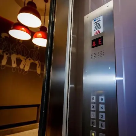 Brilliant Serviced Apartment In Frankfurt 아파트